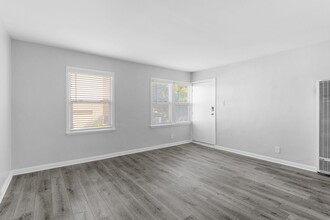 935-937 N Washington Pl, Unit 937-02 in Long Beach, CA - Foto de edificio - Building Photo