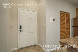 10105 Courtney Oaks Cir in Tampa, FL - Foto de edificio - Building Photo