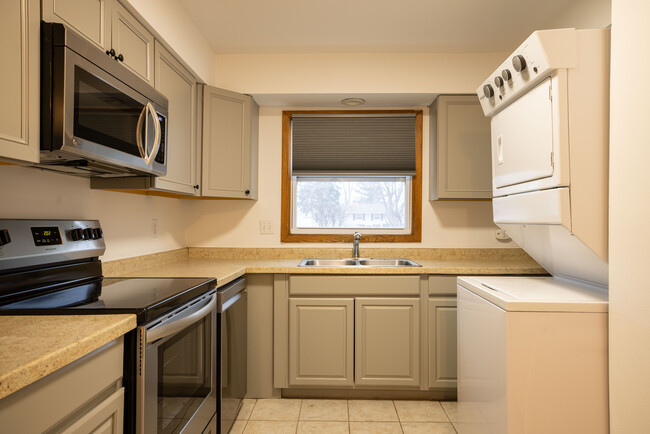 Laramie Apartment Homes in Rockford, IL - Building Photo - Interior Photo