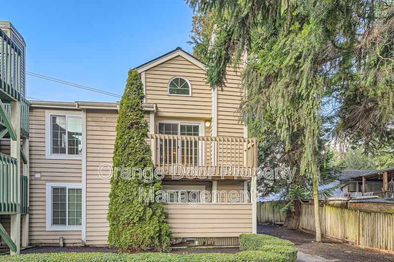22700 30th Ave S in Des Moines, WA - Building Photo