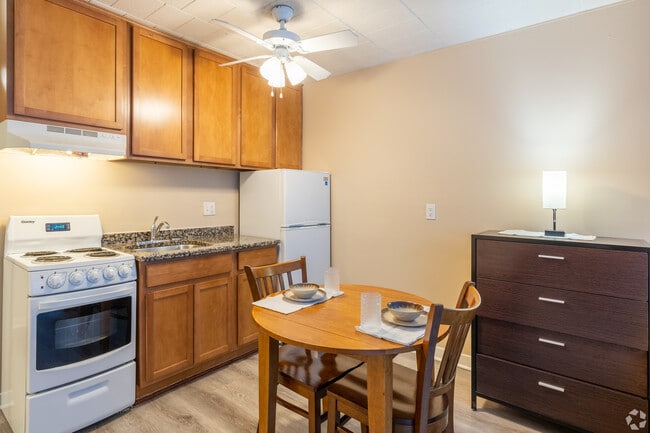 307 Thompson - Furnished Studios