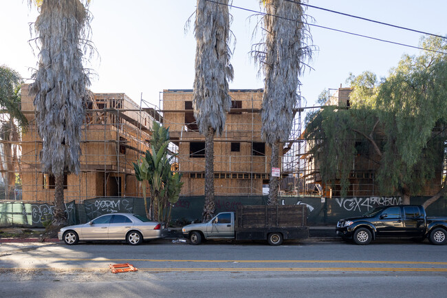 439-443 N Heliotrope Dr in Los Angeles, CA - Foto de edificio - Building Photo