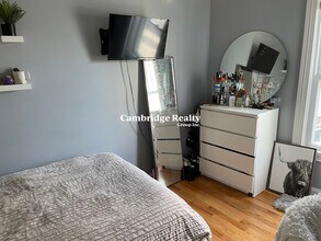 33 Gore St, Unit 2T in Cambridge, MA - Building Photo - Building Photo