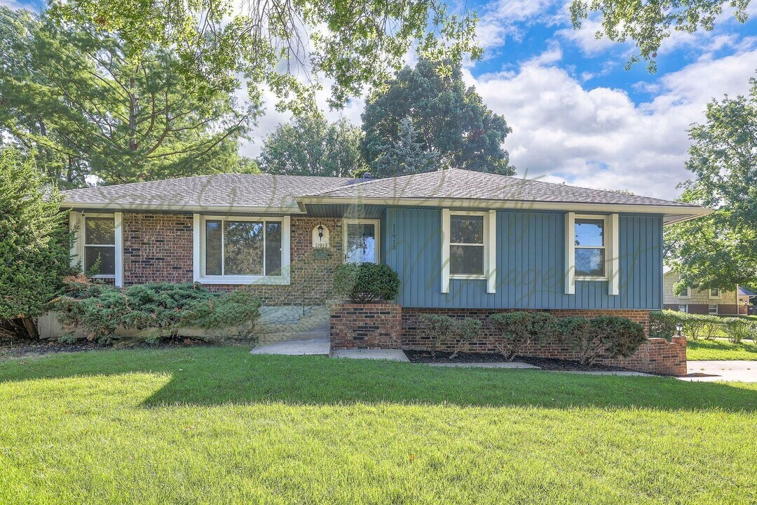 11913 Sycamore Ave in Grandview, MO - Building Photo