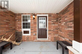 1420 Mcdermott Wy in Milton, ON - Building Photo - Building Photo