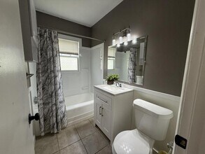 1412 N Ballenger Hwy in Flint, MI - Building Photo - Building Photo