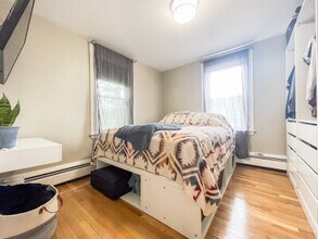 21 Town Hill St, Unit 1 in Quincy, MA - Building Photo - Building Photo