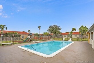 21275 NE 8th Pl-Unit -2 in Miami, FL - Building Photo - Building Photo