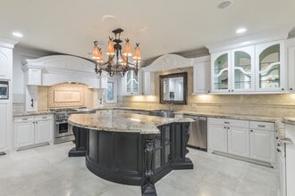 15 W Shady Ln in Houston, TX - Building Photo - Building Photo