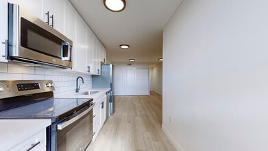 675 Martin Grove Rd in Toronto, ON - Building Photo - Building Photo