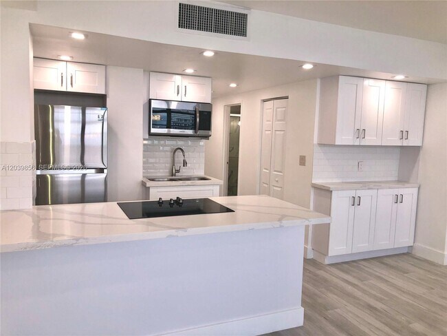 property at 905 Brickell Bay Dr