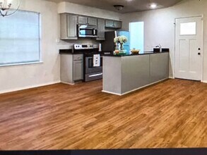 2709-2711 Livingston Ave in Fort Worth, TX - Building Photo - Building Photo