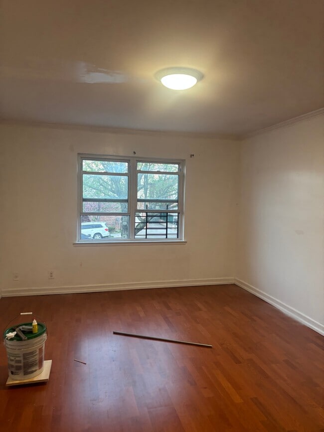 25-07 College Point Blvd in Queens, NY - Foto de edificio - Building Photo