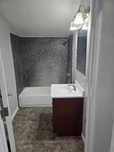 342 N 52nd St, Unit 2 in Philadelphia, PA - Foto de edificio - Building Photo