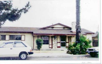 2039 E Almont St in Anaheim, CA - Building Photo - Building Photo