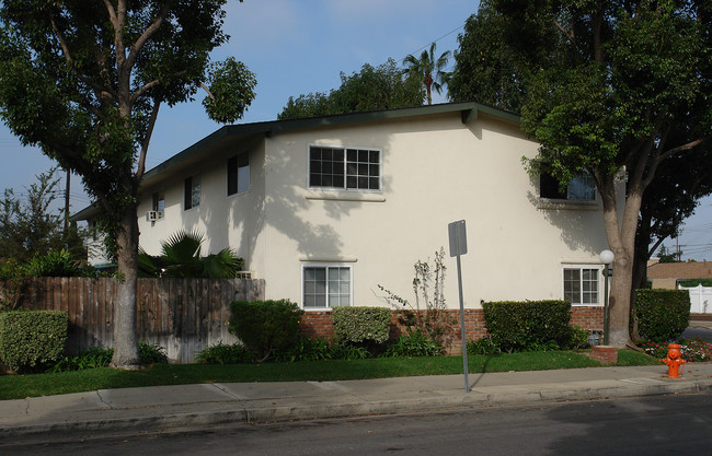 1610 W Almond Ave in Orange, CA - Building Photo - Building Photo