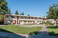 Spartan Oaks Apartments in Sacramento, CA - Foto de edificio - Building Photo