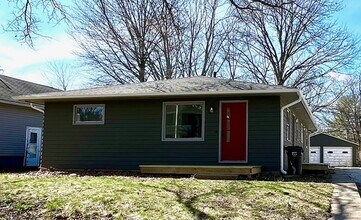 711 S Lynn St in Urbana, IL - Foto de edificio - Building Photo
