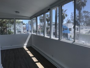 1413 Abbot Kinney Blvd, Unit B in Los Angeles, CA - Building Photo - Building Photo