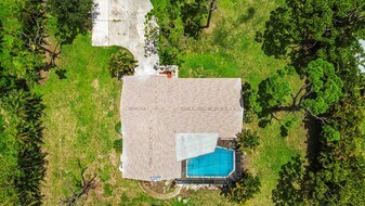 3699 Liberty Square in Ft. Myers, FL - Building Photo