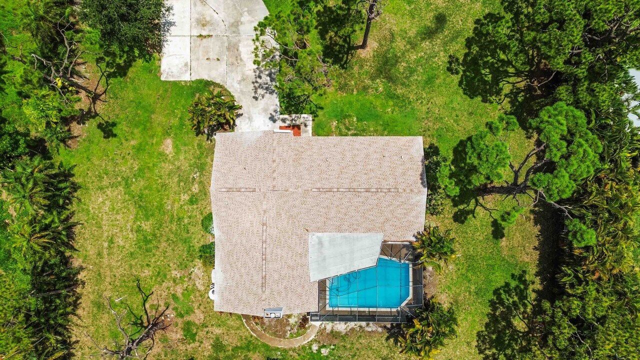 3699 Liberty Square in Ft. Myers, FL - Foto de edificio
