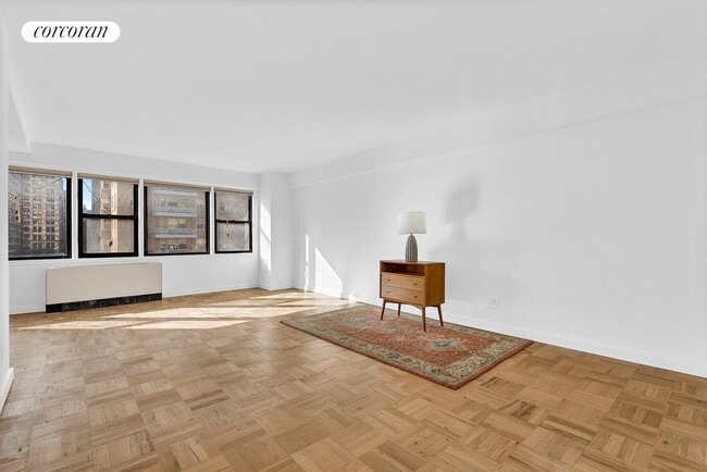 55 E 9th St in New York, NY - Building Photo - Building Photo