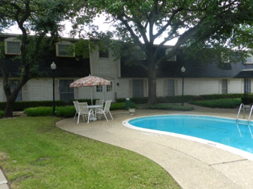 French Quarter Apartments in Waco, TX - Building Photo