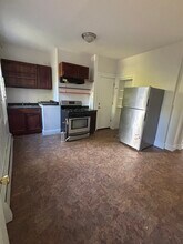 101 Bristol St, Unit SecondFloor in New Haven, CT - Foto de edificio - Building Photo