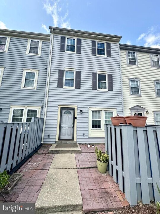 11 Musicmaster Ct in Silver Spring, MD - Building Photo