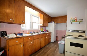 16 Caltha Rd, Unit 16 in Boston, MA - Foto de edificio - Building Photo