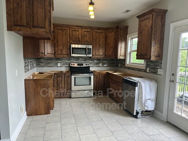9936 Falcon Crest Dr in Ooltewah, TN - Building Photo - Building Photo