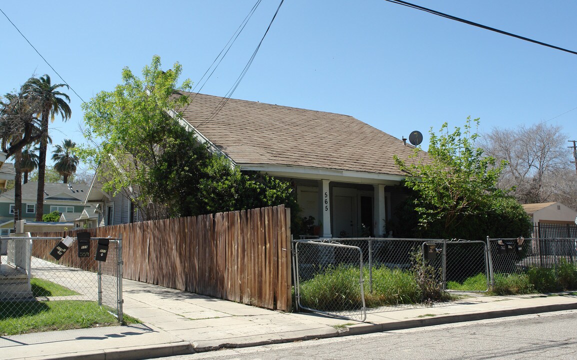 561-565 Victoria St in San Bernardino, CA - Building Photo