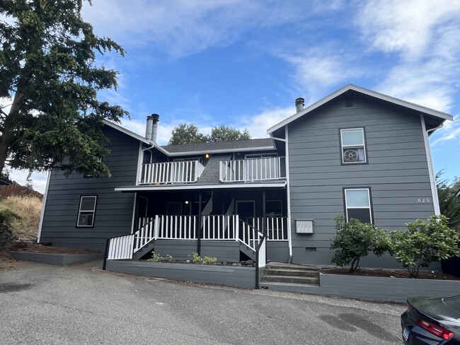 Fourplex with City/Bay Views.