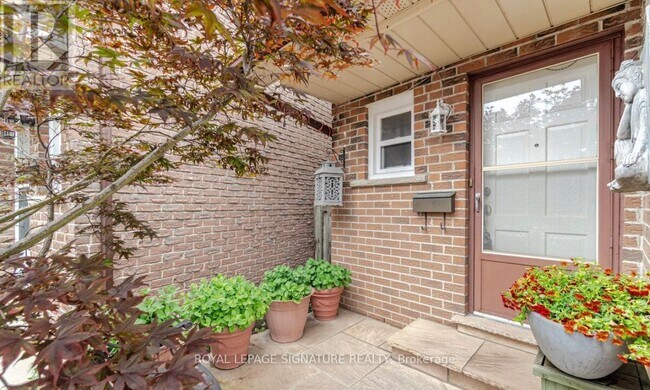 4327 Burnaby Ct in Mississauga, ON - Building Photo - Building Photo