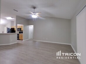 11517 Rolling River Blvd in Jacksonville, FL - Foto de edificio - Building Photo