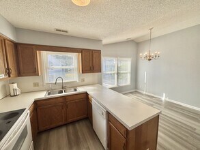 114 W Victoria Ct in Greenville, NC - Building Photo - Building Photo