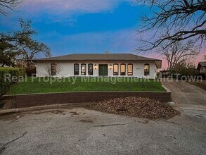 2111 Woodhaven Dr in Arlington, TX - Building Photo - Building Photo