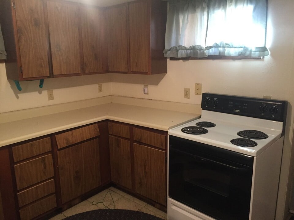 21 E Kansas City St in Rapid City, SD - Building Photo