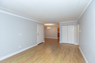 322 Village Way in Qualicum Beach, BC - Building Photo - Building Photo