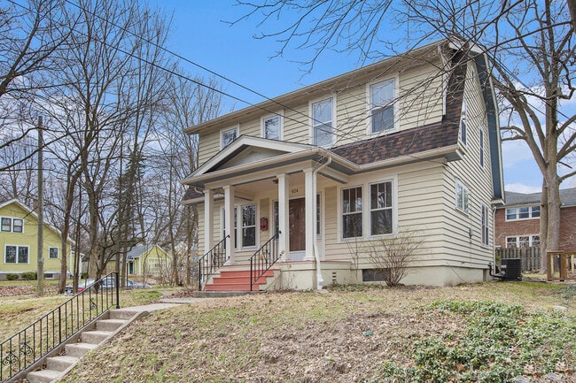 property at 624 5th St