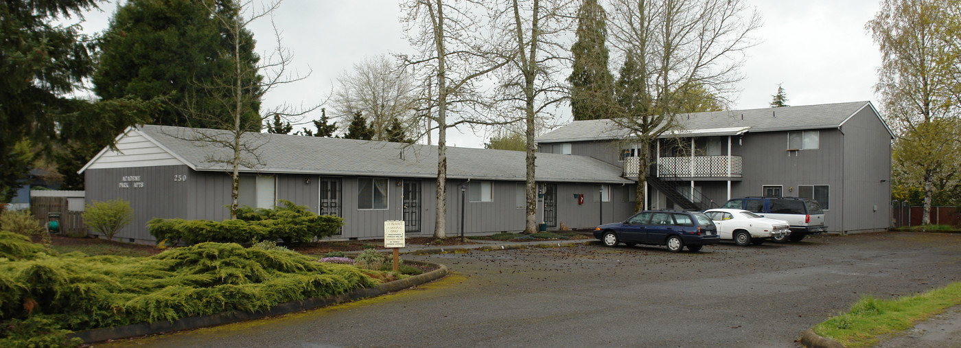 250 S Main St in Lebanon, OR - Building Photo