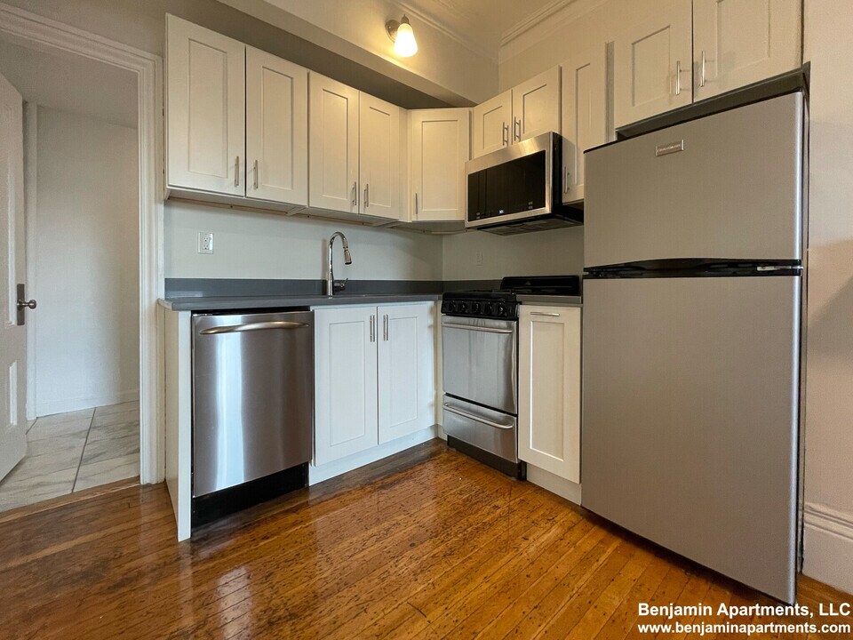 85 Charles St, Unit 10 in Boston, MA - Building Photo