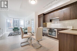 80 Queens Wharf Rd in Toronto, ON - Building Photo - Building Photo