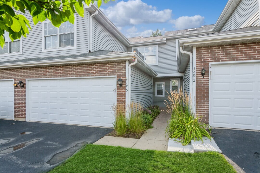 286 Partridge Ct in Algonquin, IL - Building Photo