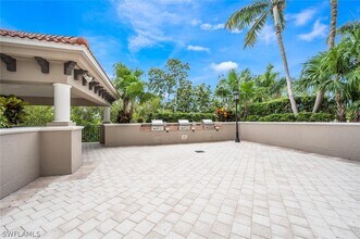 7225 Pelican Bay Blvd in Naples, FL - Building Photo - Building Photo