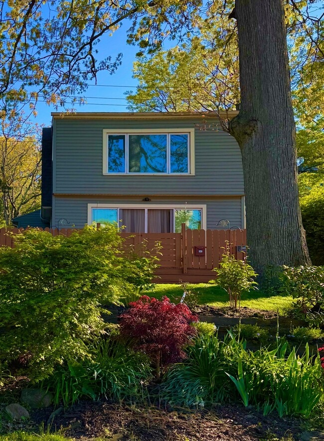 341 Riverdale Dr
