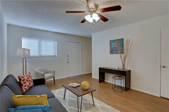 816 W N Loop Blvd in Austin, TX - Building Photo - Building Photo