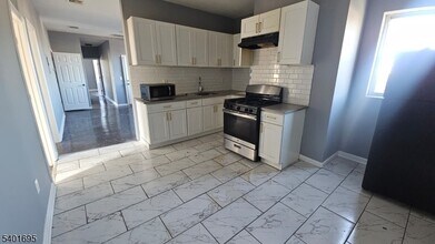 426 S 9th St in Newark, NJ - Building Photo - Building Photo