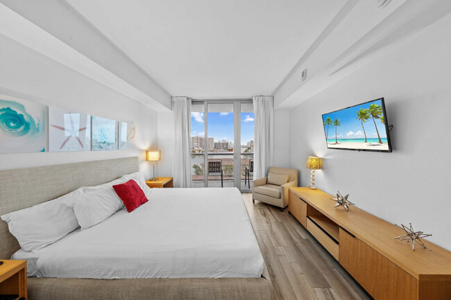 2602 E Hallandale Beach Blvd in Hallandale Beach, FL - Building Photo - Building Photo