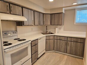 43 Hartman Hill Rd in Huntington, NY - Building Photo - Building Photo